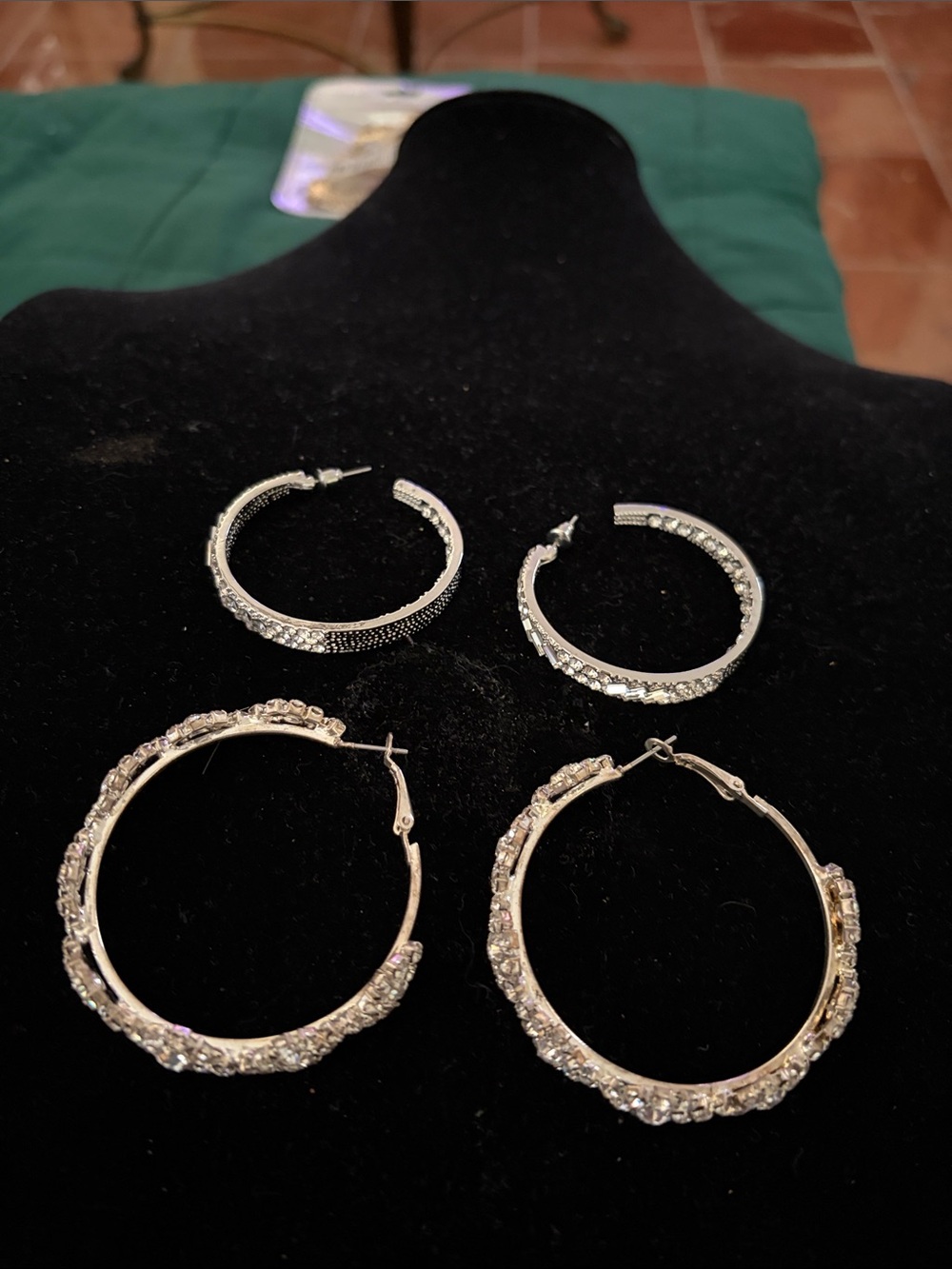 💎💍2 Pairs Of Beautiful Silver Hoop Pierced Earrings W/Round & Bagget Stones NWOT